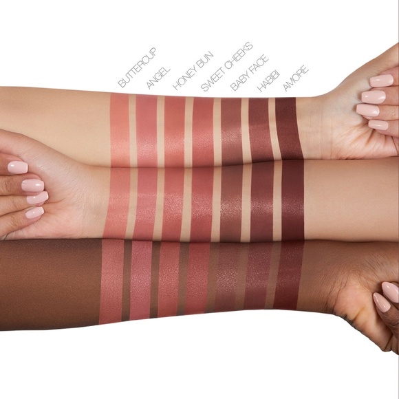 Huda Beauty "Amore" lipstick - Picture 5 of 6